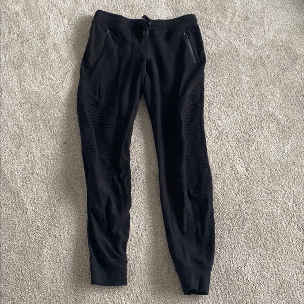 WORN ONCE ALO YOGA MOTO SWEATPANTS